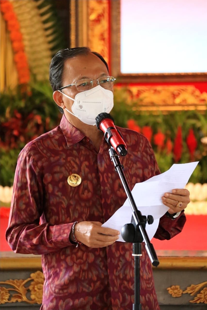 podiumnews.com-Gubernur Koster Minta Pegawai Pemerintah dan Lembaga Bantu UMKM Tenun Endek Bali